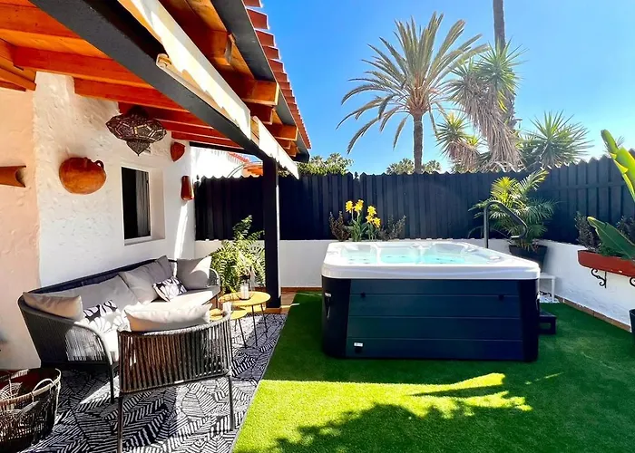 Oasis Beach Holiday Home With Jacuzzi