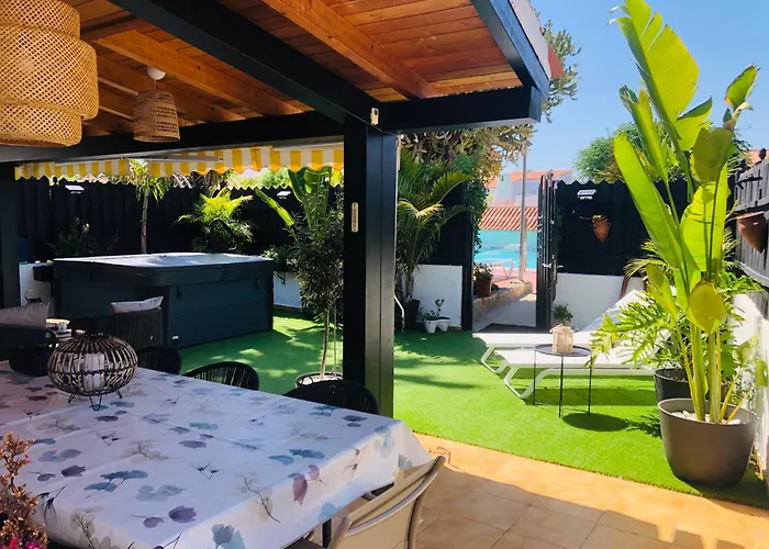 Oasis Beach Holiday Home With Jacuzzi