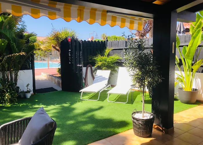 Oasis Beach Holiday Home With Jacuzzi