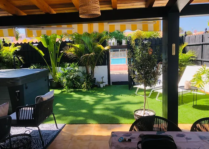 Oasis Beach Holiday Home With Jacuzzi