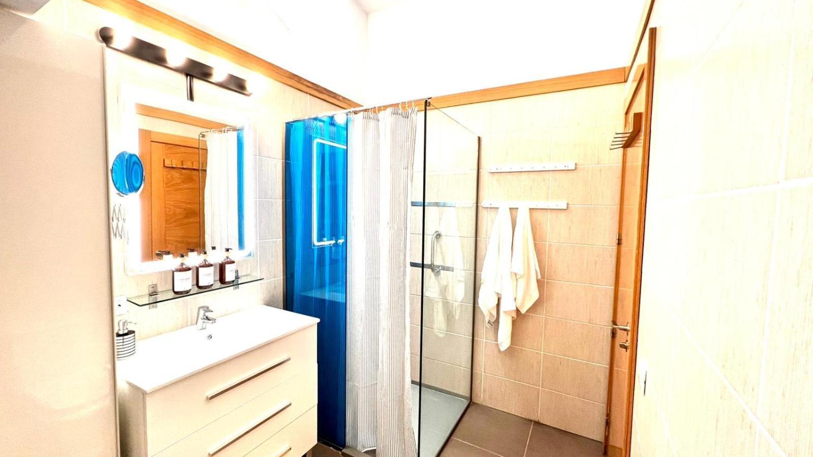 Oasis With Jacuzzi Holiday home