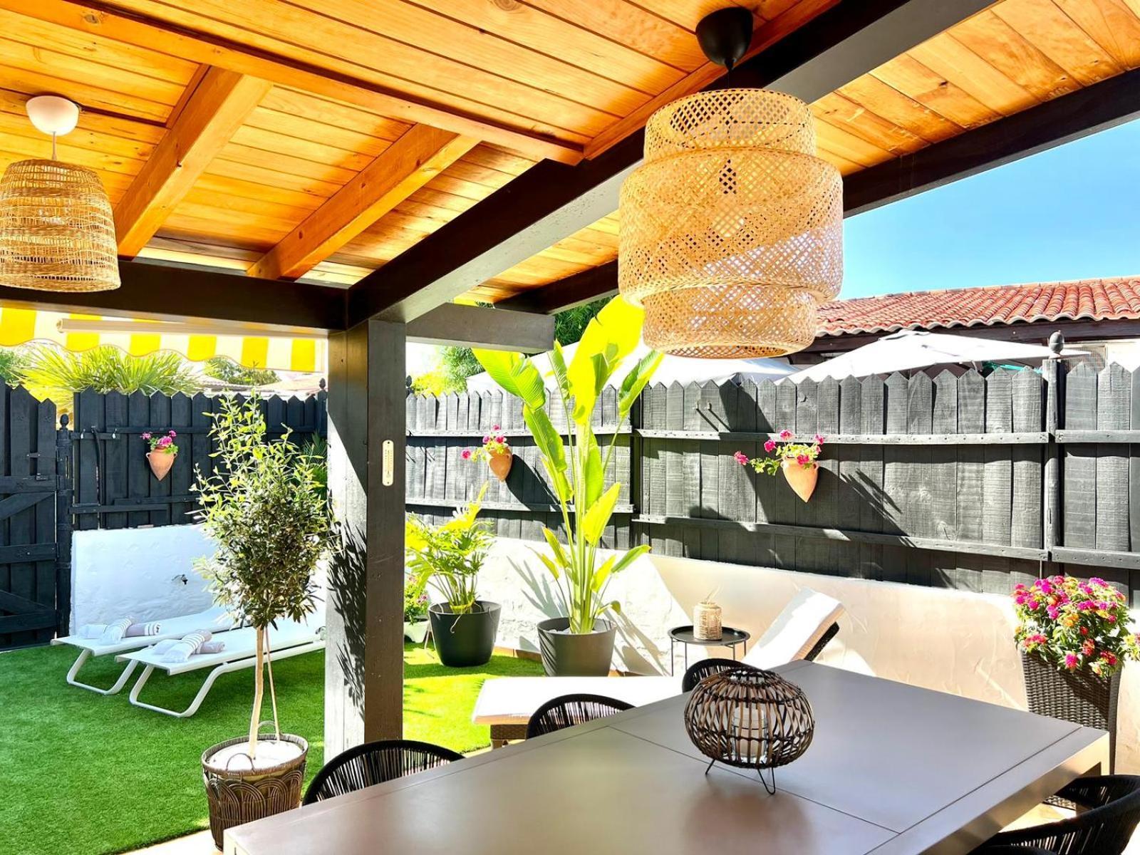 Oasis With Jacuzzi Holiday home