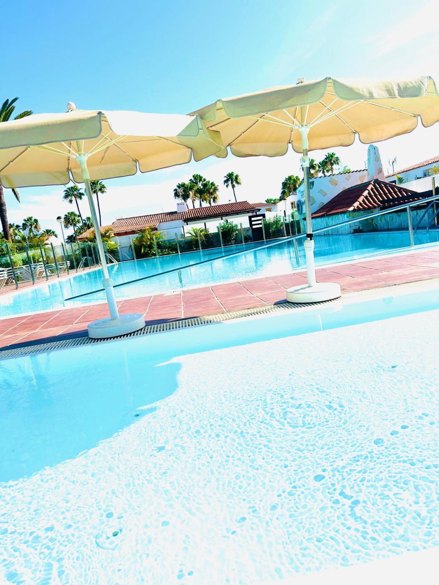 Oasis With Jacuzzi *